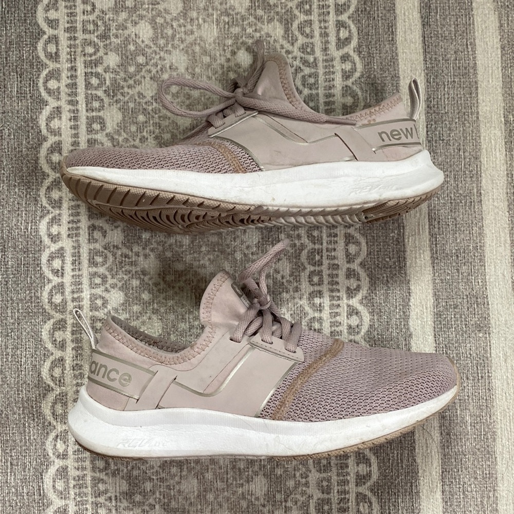 New Balance — (size 7.5) FuelCore Nergize Sneaker Shoe in Logwood/Mauve